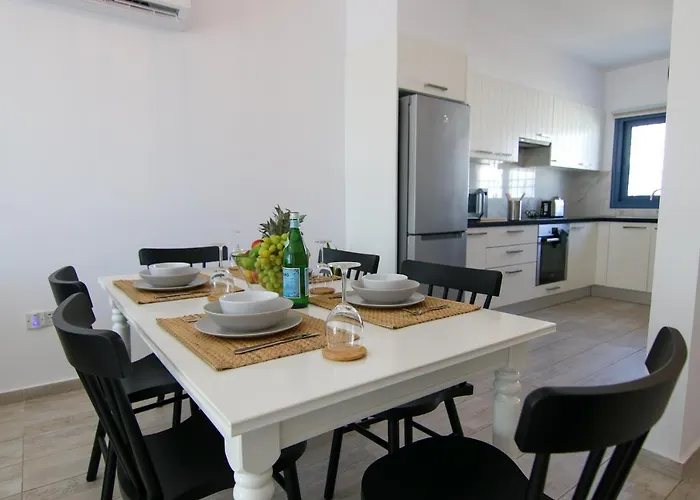 Phaedrus Living: Seaside Luxury Flat Limnaria 152 Paphos