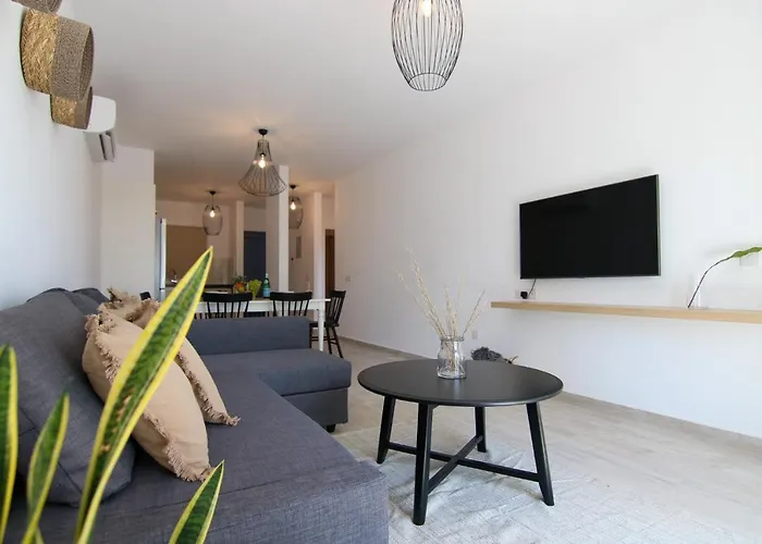 Phaedrus Living: Seaside Luxury Flat Limnaria 152 * Paphos