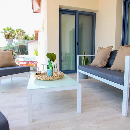 Phaedrus Living: Seaside Luxury Flat Limnaria 152 Пафос