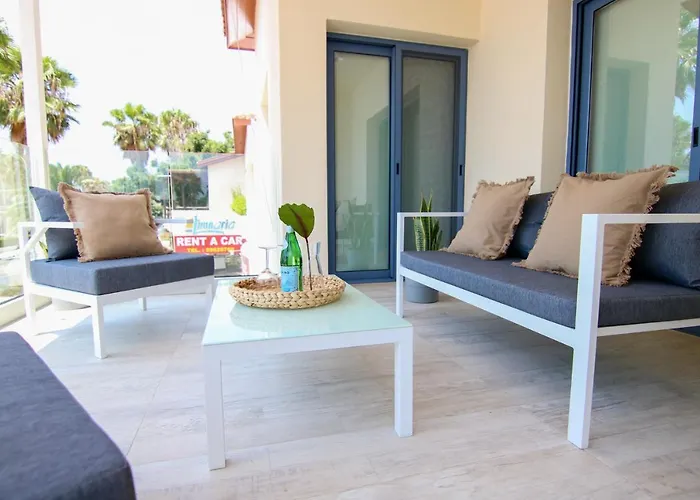 Phaedrus Living: Seaside Luxury Flat Limnaria 152 パ フォス